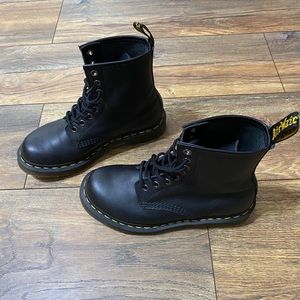 Dr.Martens 1460 Smooth Leather Lace Up Boots